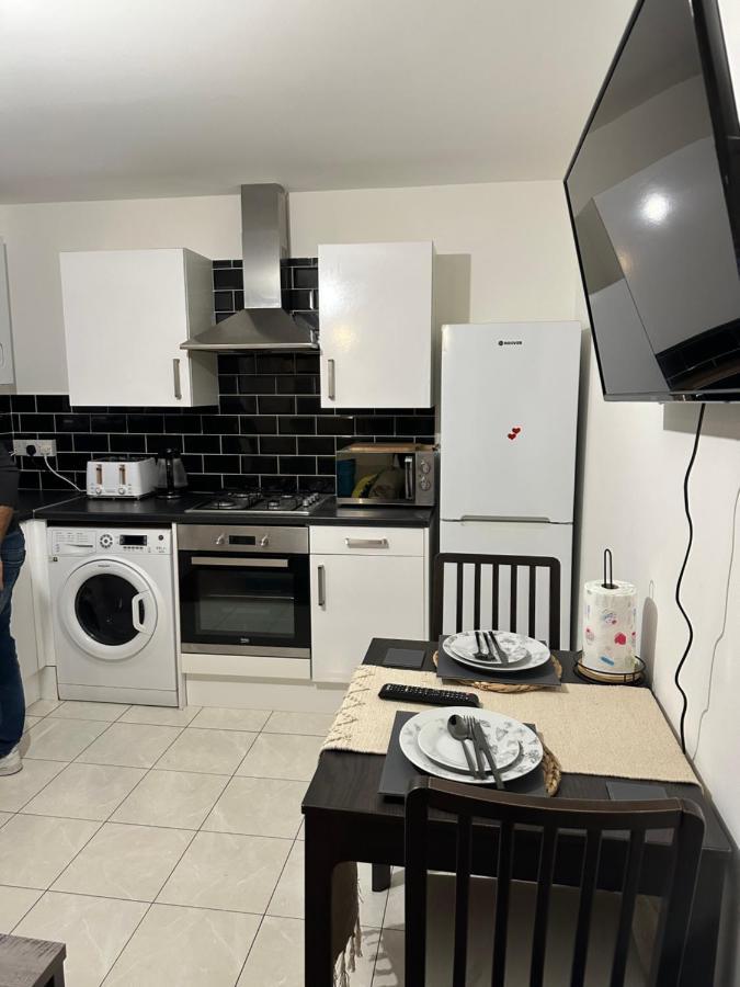 Beautiful Hoe Street Dream Ground Floor One Bedroom Apartment London Exteriör bild